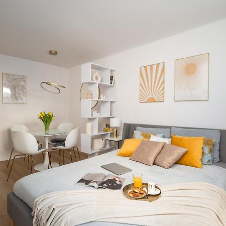Gold Premium Central Suite 950 M To Central Station Parking Warszawa Zewnętrze zdjęcie