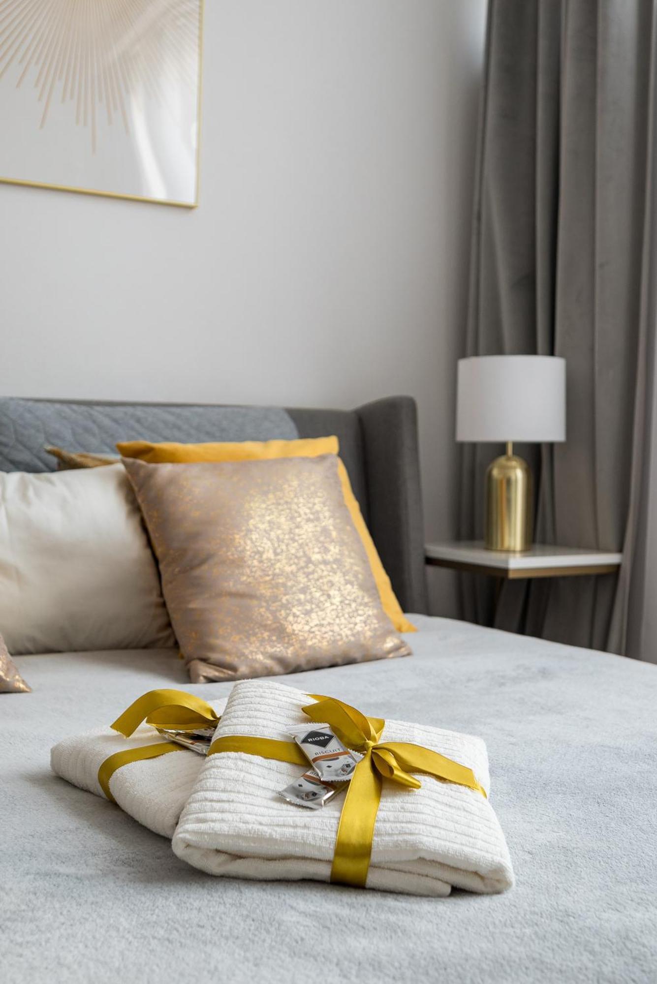 Gold Premium Central Suite 950 M To Central Station Parking Warszawa Zewnętrze zdjęcie